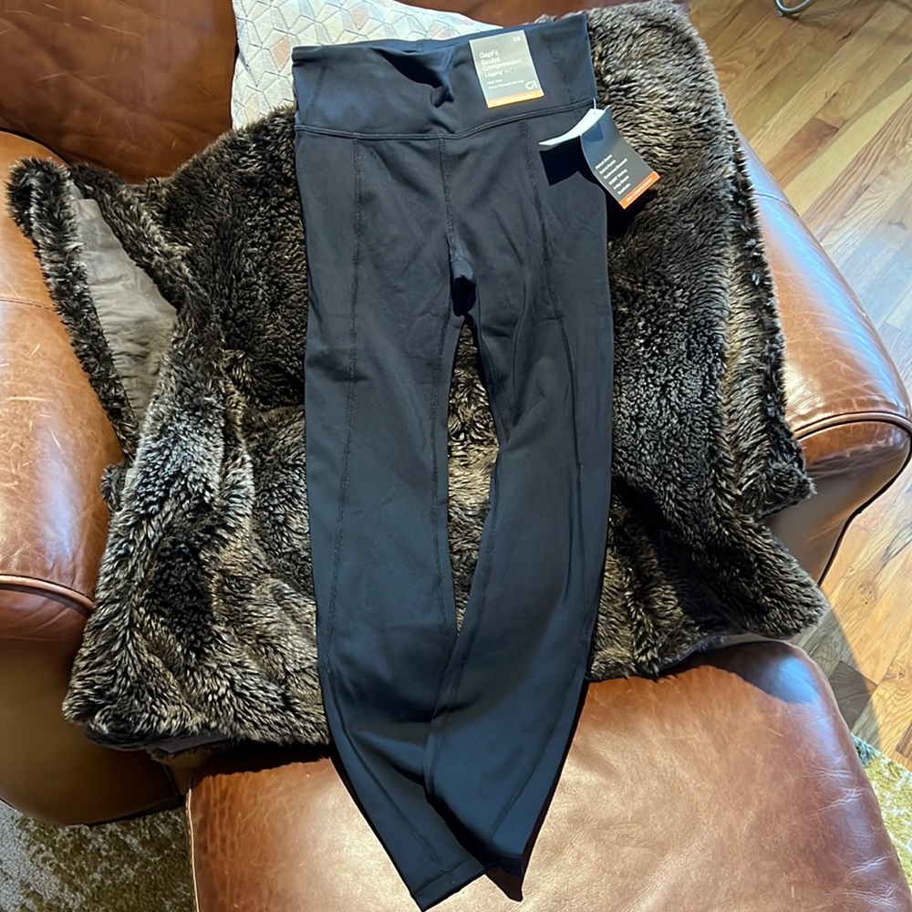 Gapfit sculpt compression leggings, high rise, fitted through leg.